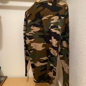 Hollister camo long sleeve shirt men size small